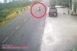 Vụ bé trai đá bóng gây tai nạn chết người: Ai chịu trách nhiệm?