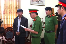 Bắt thủ phạm cưa cây, phá rừng còn tấn công, gây thương tích cho người tố giác