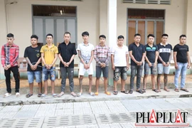 Bắt 8 thanh niên mang theo súng điện đi đòi nợ thuê