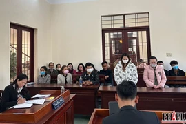 Phạt tù 2 phụ nữ thay nhau hành hạ bé gái hơn 1 tuổi 