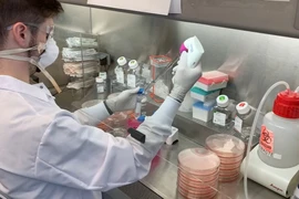 Thuốc đặc trị COVID-19: Bắt đầu nóng cuộc đua đặt hàng dù thuốc chưa xuất hiện