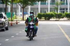 Nhiều hãng xe công nghệ đồng loạt khởi động giao hàng liên quận