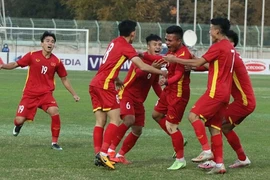 1 bàn thắng, 1 cú đánh chỏ và nhiều nỗi lo