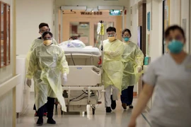 Chữa COVID-19: Ai được miễn phí, ai phải chịu tiền?