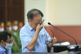 Ông Tất Thành Cang khóc, nói không vụ lợi