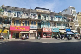 Dân dời khỏi chung cư cũ nhưng vẫn chờ phương án bồi thường