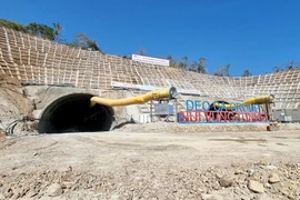 Thi công hầm Núi Vung- cao tốc Cam Lâm - Vĩnh Hảo gặp khó