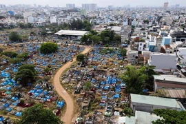 Tỉ lệ giải ngân hơn 99% nhưng dự án đầu tư công vẫn chậm tiến độ