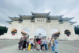 Du lịch hè đang sôi động, giảm đến 30% giá tour