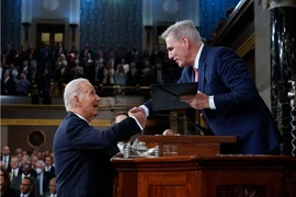 Để chốt được trần nợ công, ông Biden nhường Cộng hòa những gì?