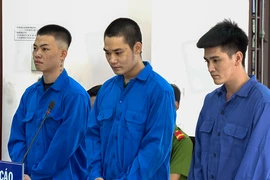 Những kẻ khốn cùng lừa những người khốn khổ