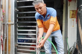 Sau khi báo phản ánh vụ việc, gia đình anh Trần Cẩm Hoa đã được gắn đồng hồ nước.