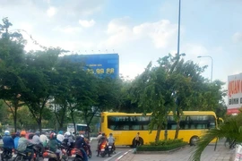 Điểm đón trả khách gây bất an trên đường Mai Chí Thọ