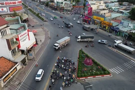 Cần xóa tai nạn, giảm ùn tắc ở ngã tư Long Kim, Long An