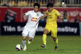 Hà Nội FC có thực lực và lối chơi không thua đội bóng nào nhưng vừa thiếu may mắn, vừa nóng đầu khiến không thể tự quyết khả năng vào top 6 tranh vô địch.