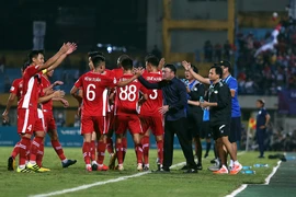 HLV Trương Việt Hoàng và các cầu thủ Viettel đại diện Việt Nam dự AFC Champions League đá tập trung tại Bangkok.