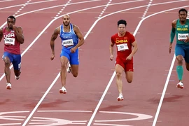 Su Pingtian so tài bên cạnh nhà vô địch thế giới người Ý Jacobs.