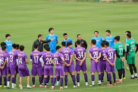 Trong khi thầy Park còn cách ly, trợ lý Lee Young-jin sẽ thay mặt phụ trách các buổi tập hướng đến vòng loại cuối World Cup 2022.