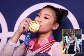 Sunisa Lee trên bục nhận HCV Olympic Tokyo, tố cáo cô bị tấn công liên quan việc phân biệt chủng tộc (ảnh nhỏ).