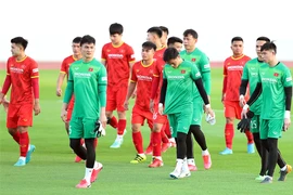 Thầy trò HLV Park Hang-seo tại sân bóng Học viện Juventus.