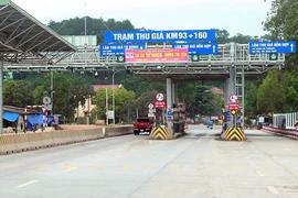 Người dân đăng ký gắn thẻ thu phí không dừng lần đầu trước ngày 31-12 sẽ được miễn phí lắp đặt.