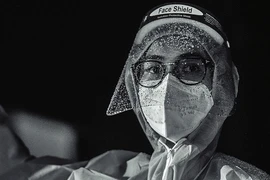 Á hậu Hoàng My “lì đòn” chống dịch