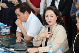 Chuỗi 'livestream rác' của bà Phương Hằng: Bao giờ mới xử lý? 