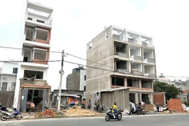 Nhà phố xây sẵn tại các quận, huyện ngoại thành có giá 4-4,5 tỉ đồng trở lên.