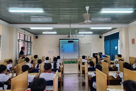 Lớp học số môn tiếng Anh tại Trường Tiểu học Trung Lập Thượng, huyện Củ Chi.