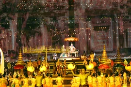 Tiết mục “Sự huy hoàng của Angkor” mở đầu đêm khai mạc ấn tượng.