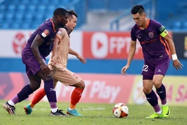 Rimario và Tiến Linh tại vòng 8 V-League HLV Lê Huỳnh Đức chỉ sử dụng một vua ngoại.