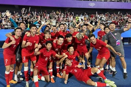 Hong Kong hạnh phúc sau chiến thắng trước Iran và lọt vào bán kết.