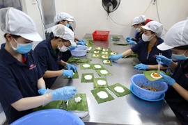 Bên cạnh việc chăm sóc thị trường nội địa, nhiều công ty đang nỗ lực tìm khách hàng nước ngoài, đẩy mạnh xuất khẩu.