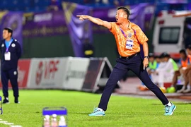 HLV Lê Huỳnh Đức sẽ “ra đề” trong buổi kiểm tra đàn em Vũ Hồng Việt.