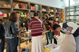 Một tổng kho của Trung Quốc có sức chứa lớn, hiện đại được xây dựng sát biên giới Việt Nam.