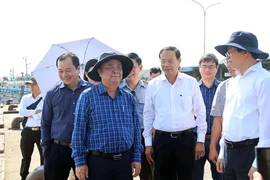 Bộ trưởng Bộ NN&PTNT Lê Minh Hoan đi thực tế tại cảng Cát Lở Vũng Tàu.