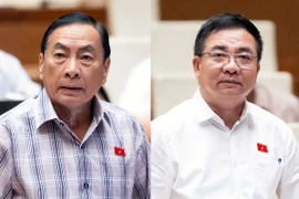 Đại biểu Phạm Văn Hòa (đoàn Đồng Tháp) và đại biểu Nguyễn Minh Đức (đoàn TP.HCM).