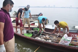 Cá chết Hồ Tây: Nhà máy 1.000 tỉ phải 'xin' nước thải