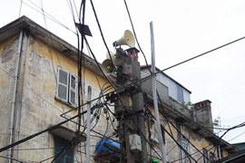 Chủ tịch Hà Nội: Loa phường 1 năm ngốn vài trăm triệu