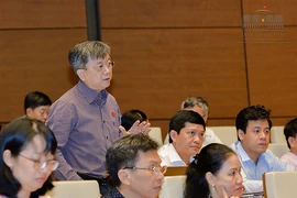 Tranh luận việc cấp phép bài hát trước 1975