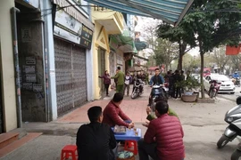 Chém cậu tử vong, cầm dao xông vào trụ sở công an 