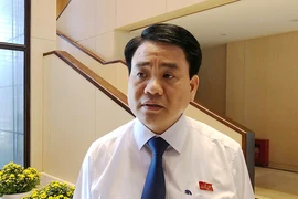 Chủ tịch Hà Nội: Sẽ xác minh tàu công an trong clip cát tặc