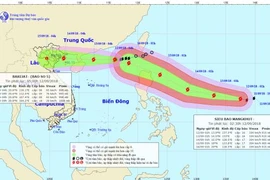 Bão số 5 đang mạnh lên, siêu bão MangKhut đang đuổi theo sau