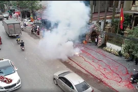 Chủ tịch Hà Nội yêu cầu làm rõ vụ đốt pháo đám cưới