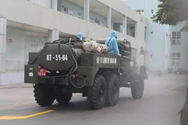 Cận cảnh Bộ Tư lệnh Thủ đô phun khử khuẩn tại Bệnh viện K