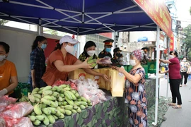 Hà Nội ban hành nhiều chính sách hỗ trợ người bị ảnh hưởng bởi dịch COVID-19