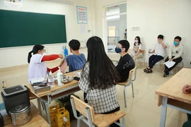 Thành uỷ Hà Nội thống nhất cho học sinh cấp 3 trở lại trường từ 6-12