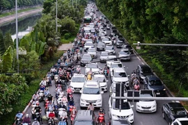 Hà Nội: Chỉ thu phí ô tô vào nội đô khi giao thông công cộng đáp ứng 30%