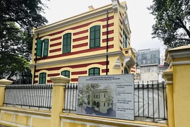 Quận Hoàn Kiếm nói màu sơn biệt thự cổ 46 Hàng Bài đang được thử nghiệm