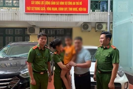 Chủ tịch TP Hà Nội khen thưởng các chiến sỹ phá vụ án bắt cóc bé trai 7 tuổi 